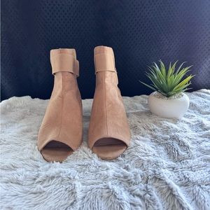 Tan open toed cute booties